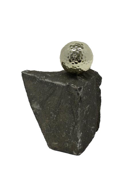 Granit- Stein mit Golfball